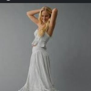 American Eagle Outfitters White Ruffle Bottom Skirt